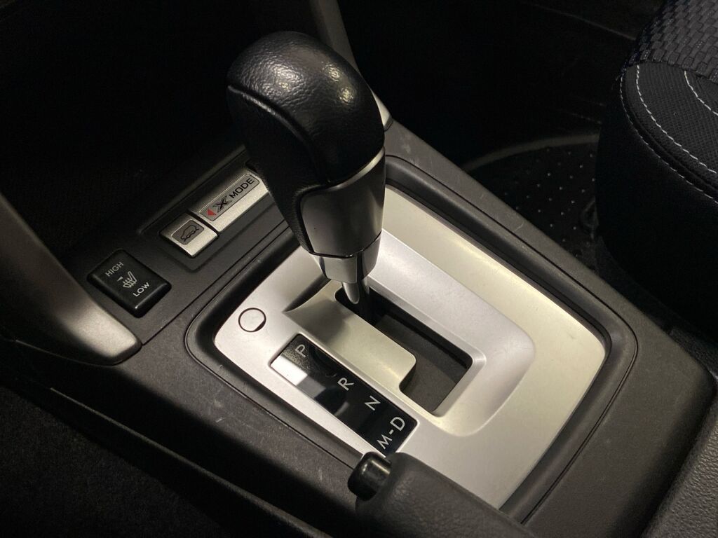 Subaru Forester 2014 Musta