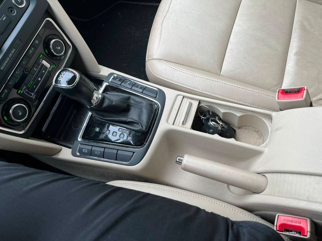Skoda Superb 2014 Musta