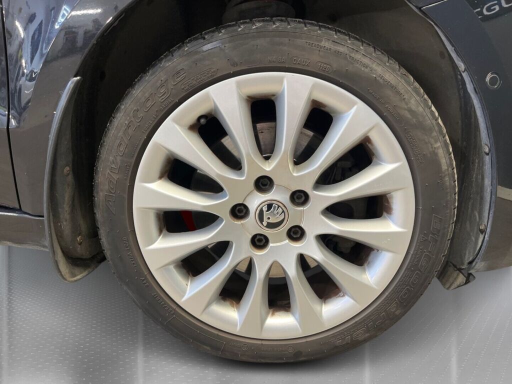 Skoda Superb 2014 Musta