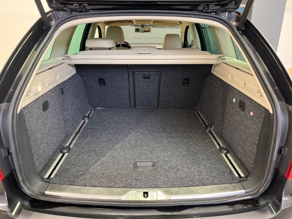 Skoda Superb 2014 Musta