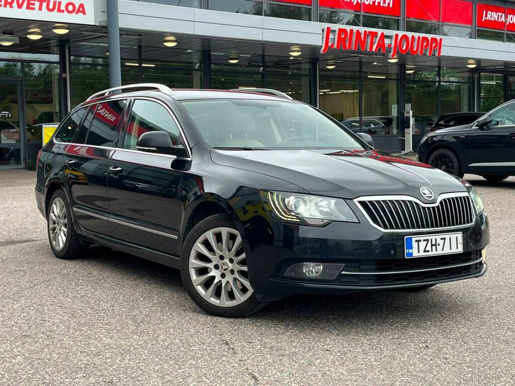 Skoda Superb 2014 Musta