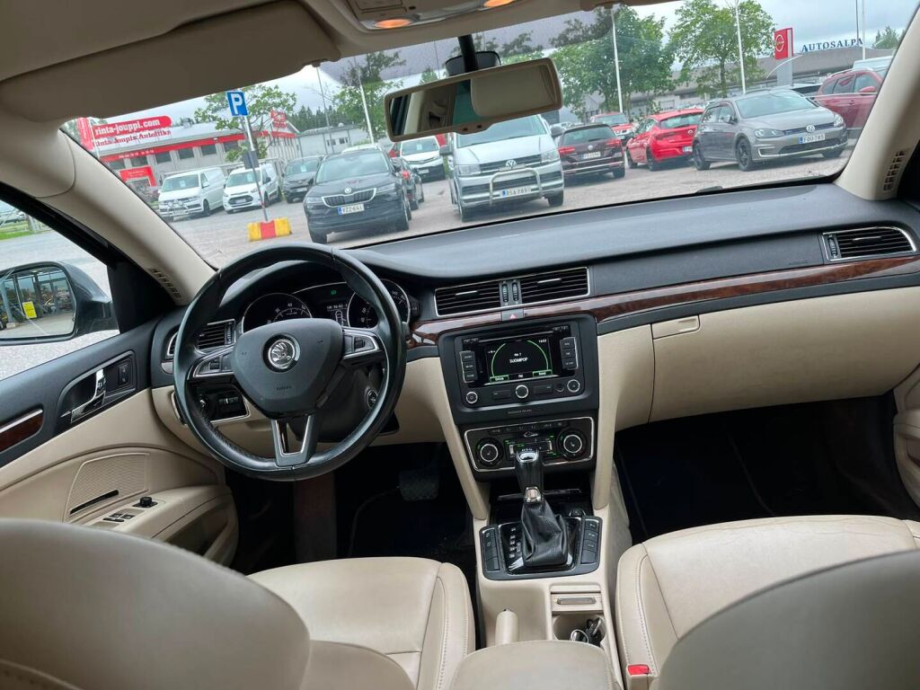 Skoda Superb 2014 Musta