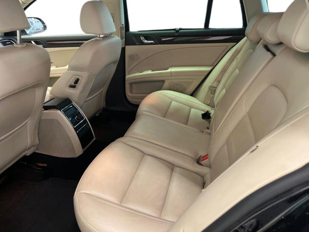 Skoda Superb 2014 Musta