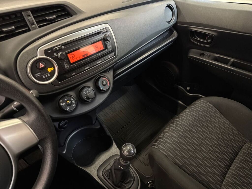 Toyota Yaris 2014 Harmaa