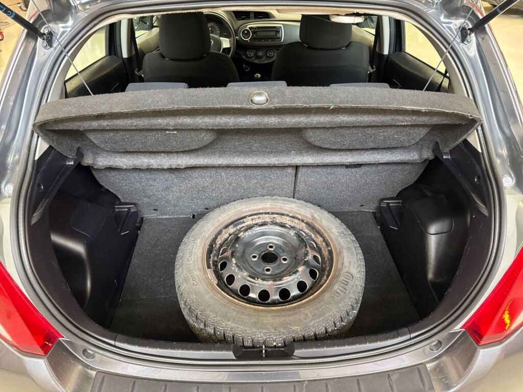 Toyota Yaris 2014 Harmaa