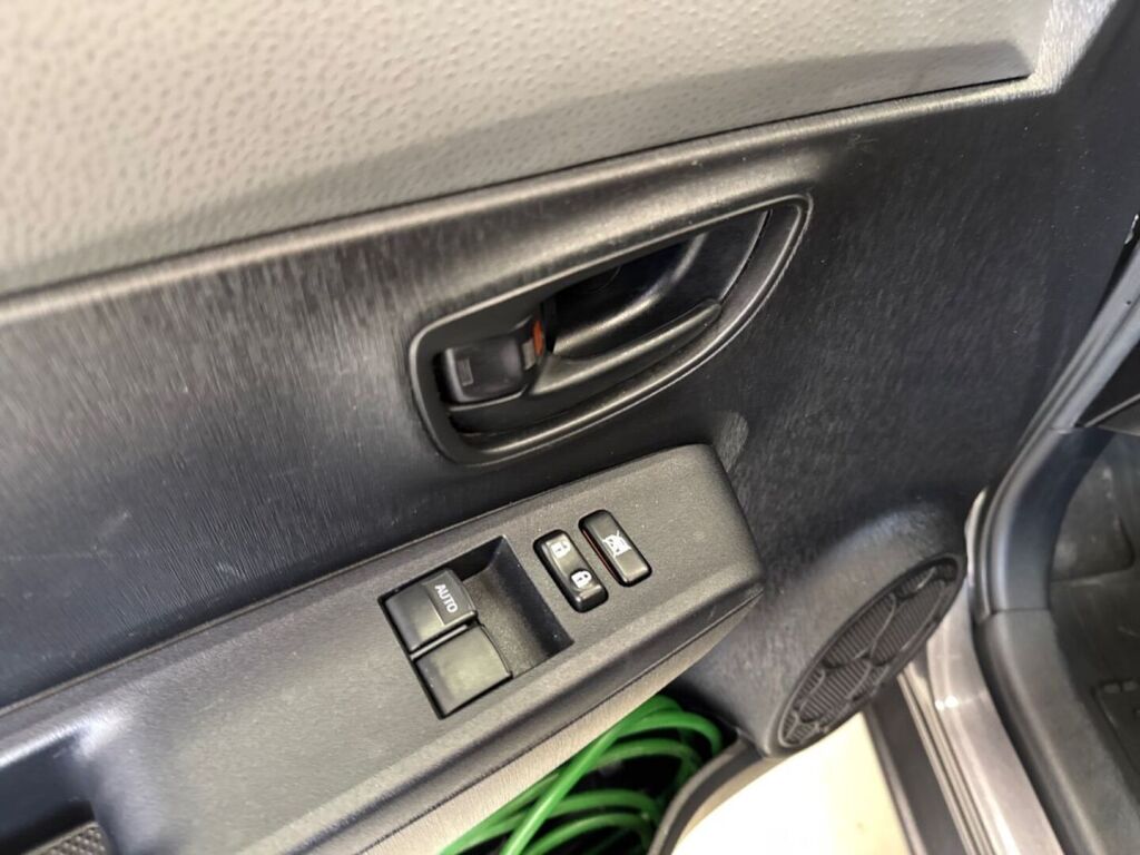 Toyota Yaris 2014 Harmaa