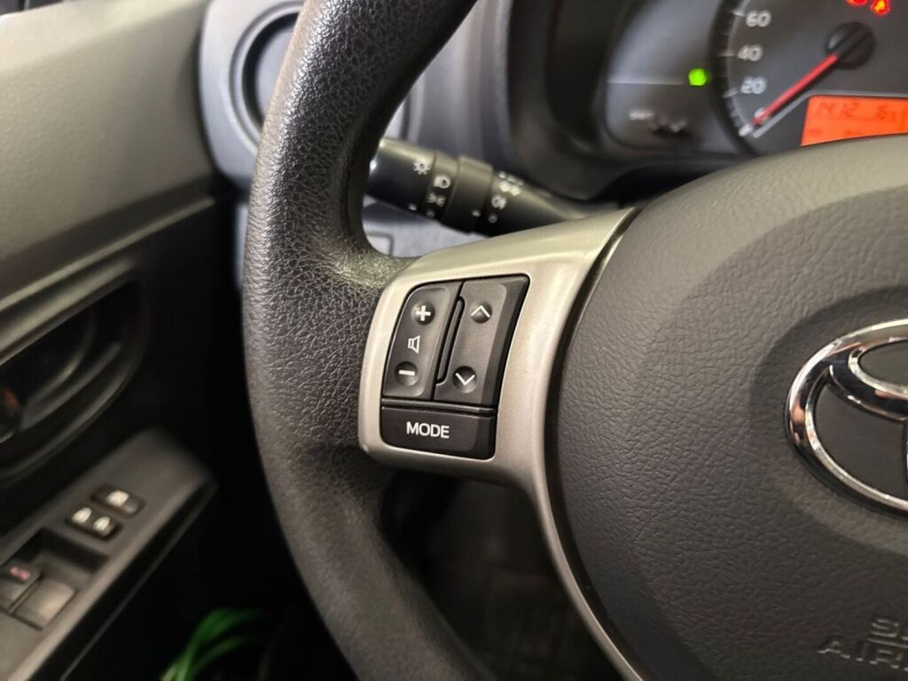 Toyota Yaris 2014 Harmaa