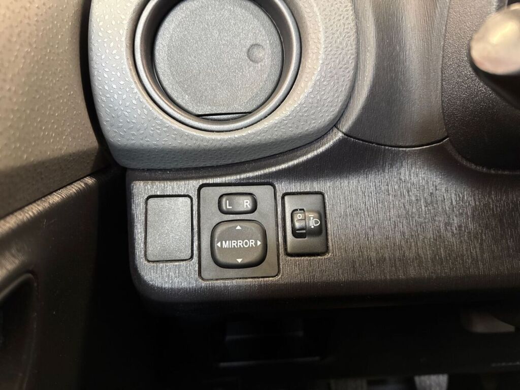 Toyota Yaris 2014 Harmaa
