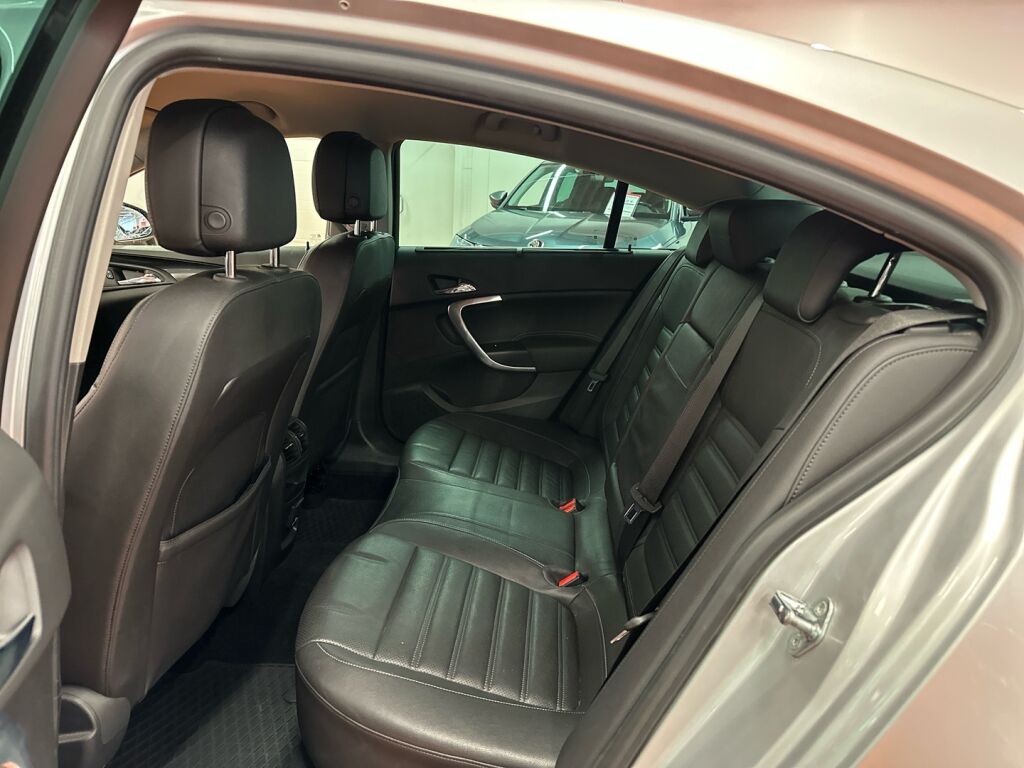 Opel Insignia 2014 Hopea