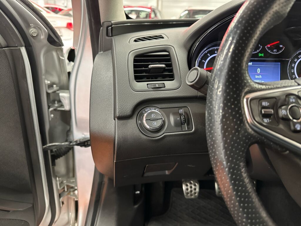 Opel Insignia 2014 Hopea