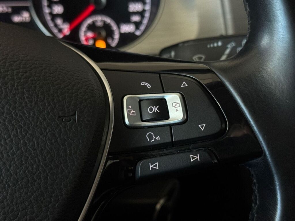 Volkswagen Golf 2014 Musta