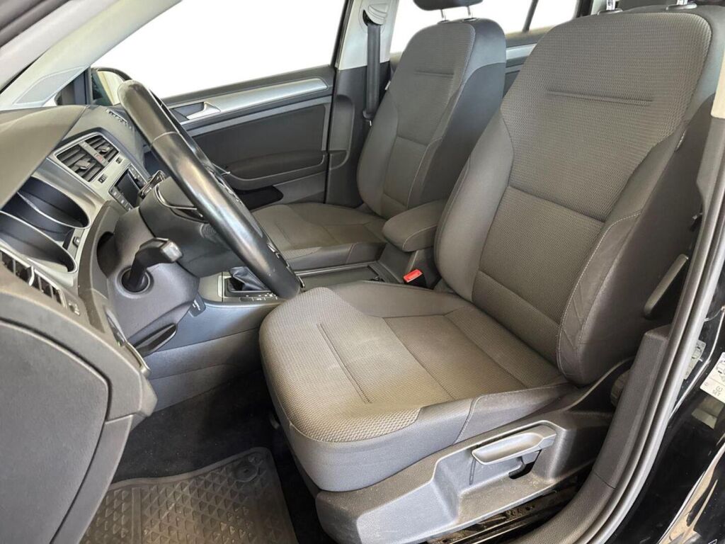 Volkswagen Golf 2014 Musta