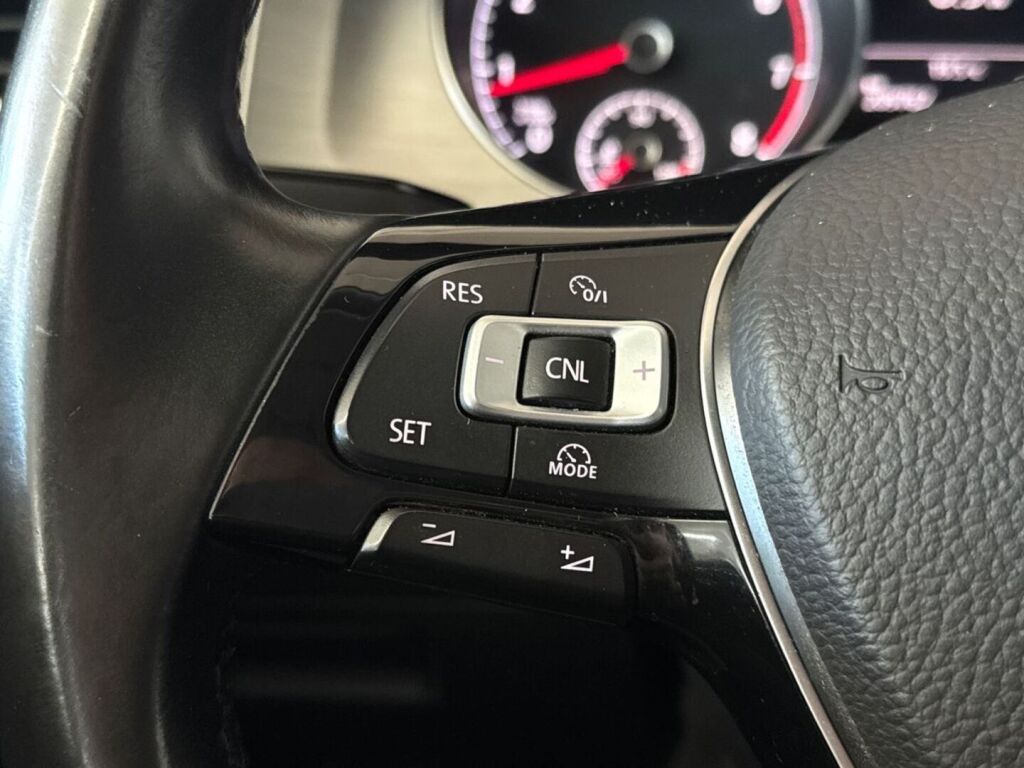 Volkswagen Golf 2014 Musta