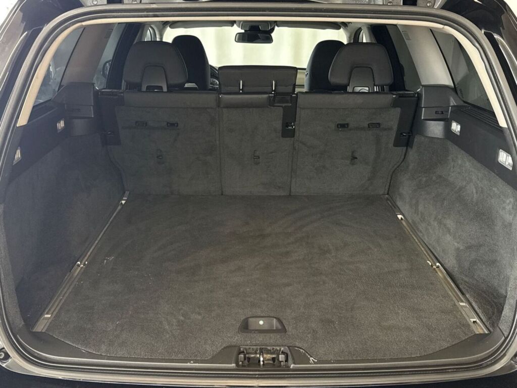 Volvo V70 2013 Musta