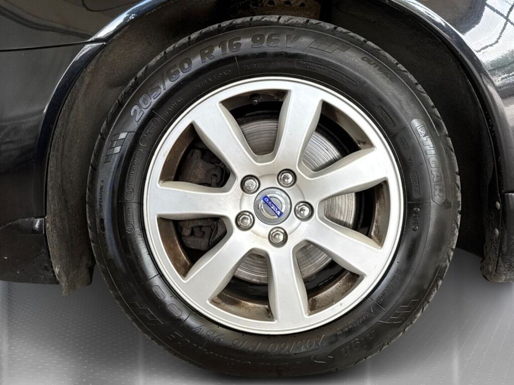 Volvo V70 2013 Musta