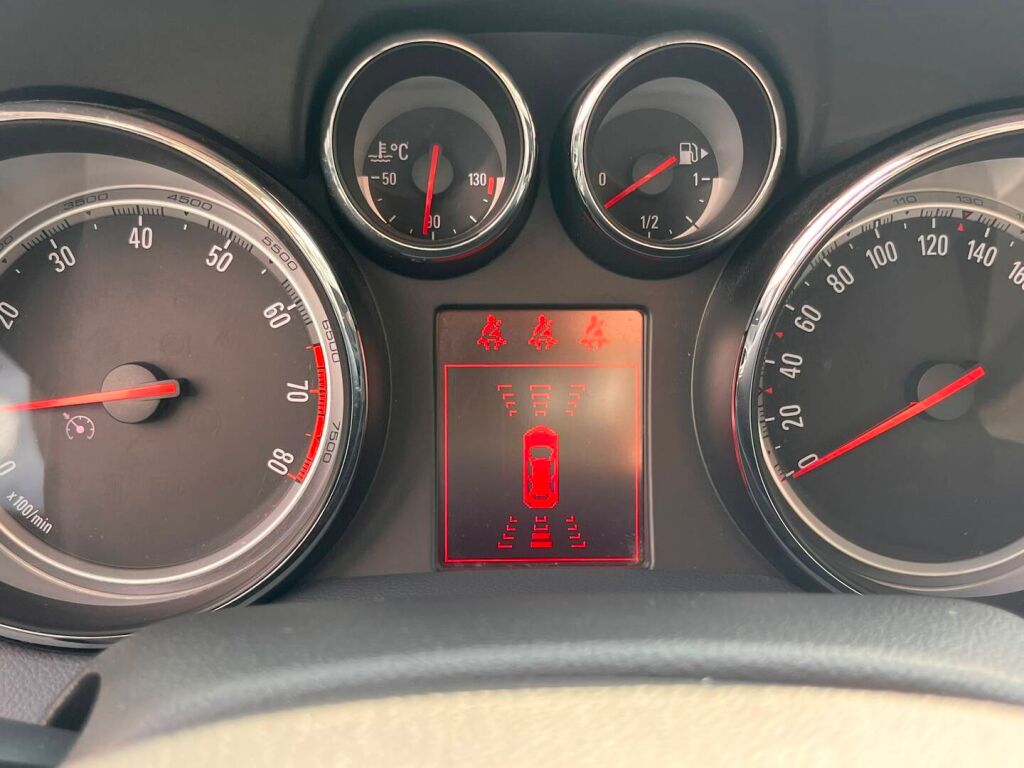 Opel Mokka 2014 Oranssi