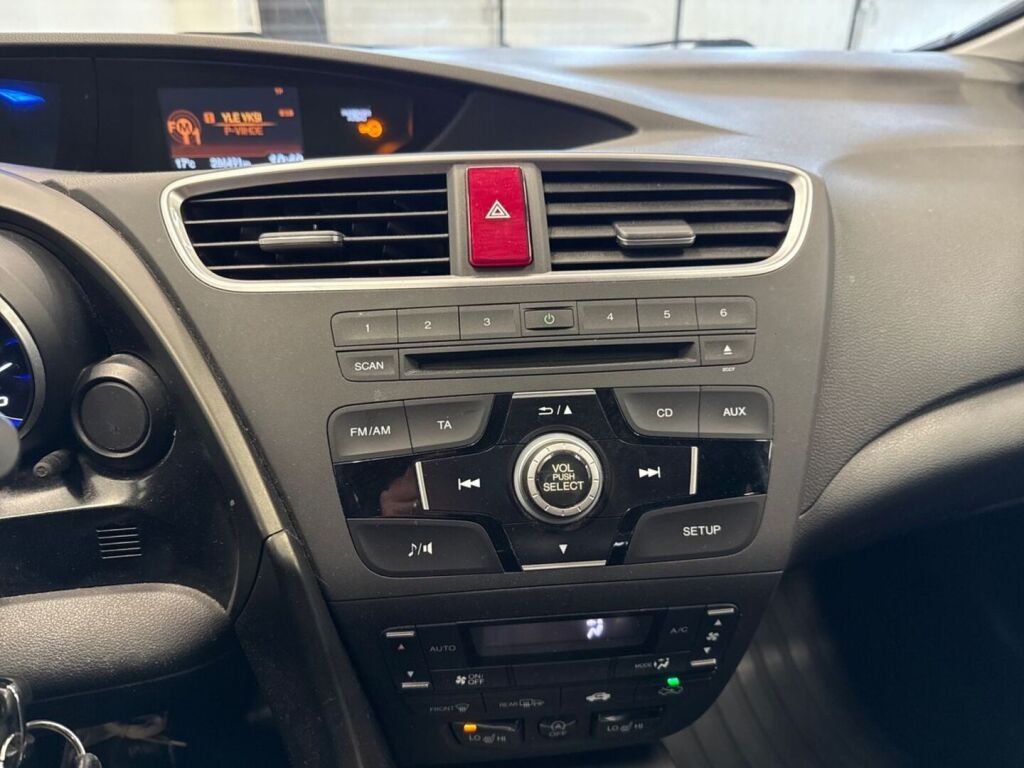 Honda Civic 2015 Ruskea (beige)
