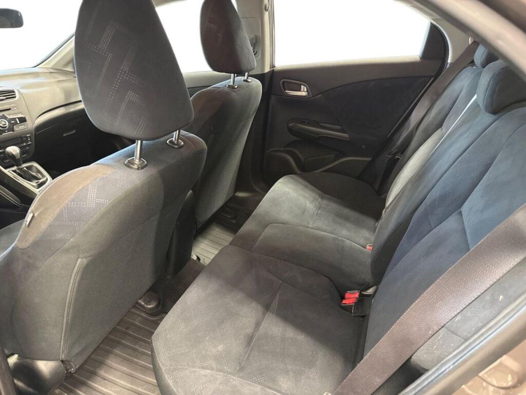 Honda Civic 2015 Ruskea (beige)