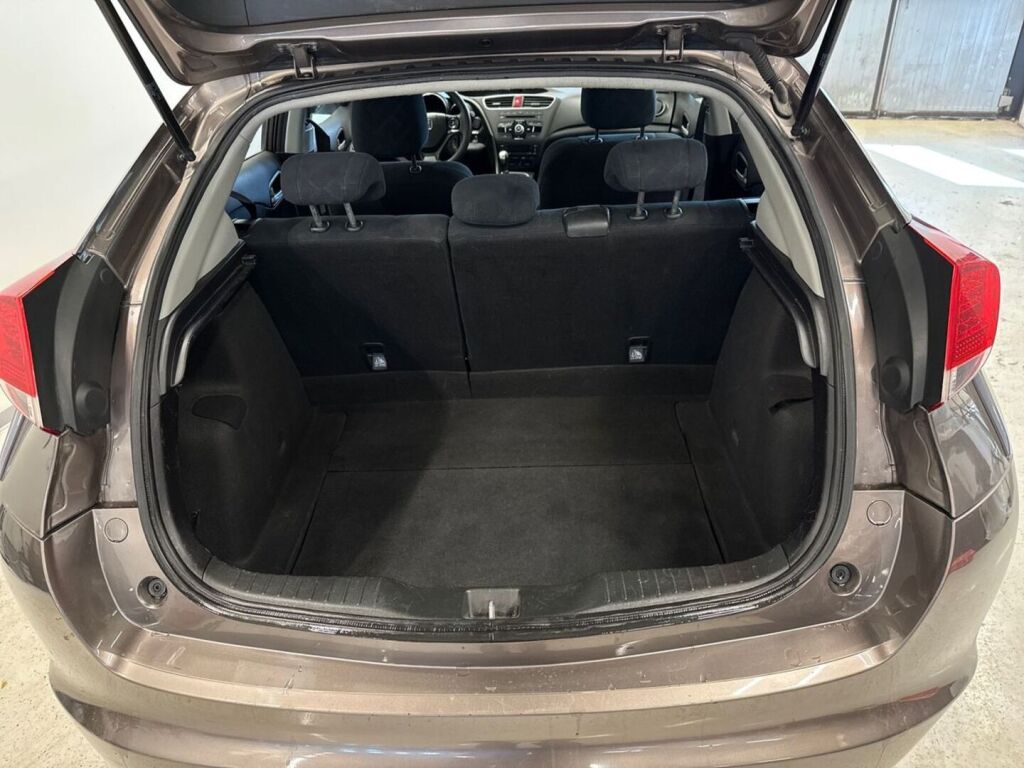 Honda Civic 2015 Ruskea (beige)