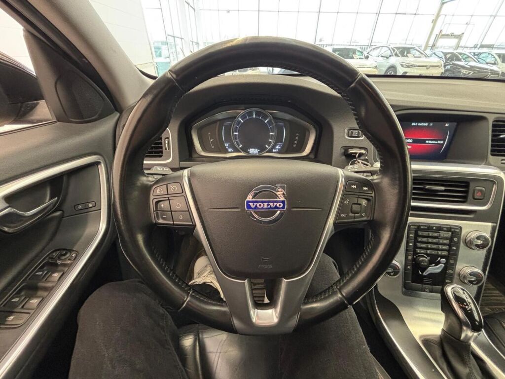 Volvo V60 2014 Musta