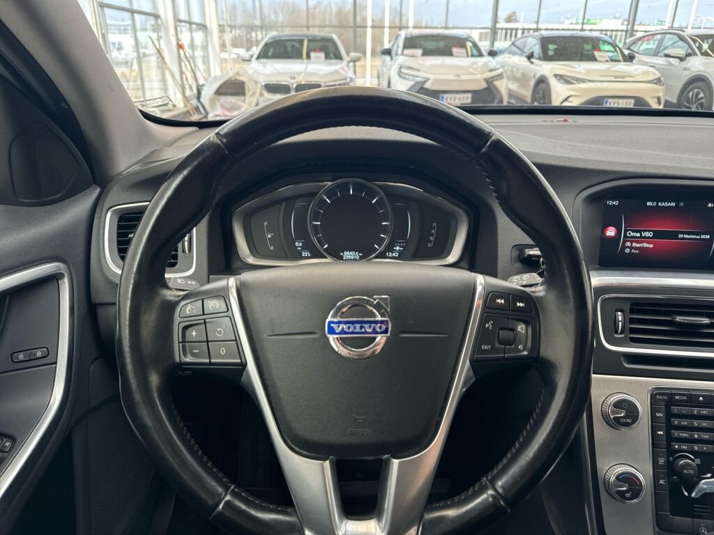 Volvo V60 2014 Musta