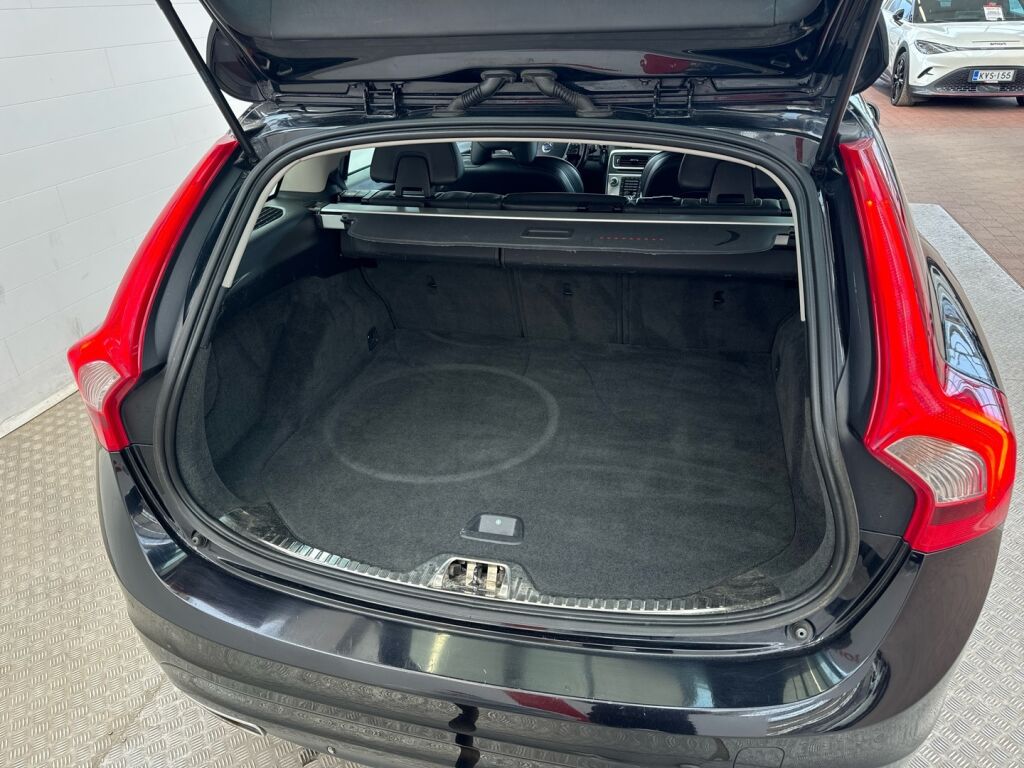 Volvo V60 2014 Musta