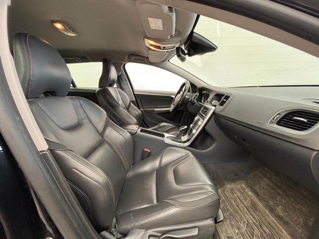 Volvo V60 2014 Musta