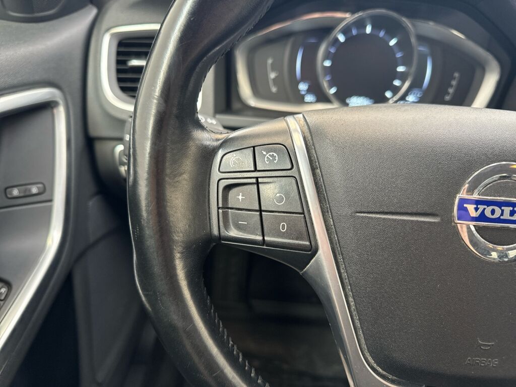 Volvo V60 2014 Musta