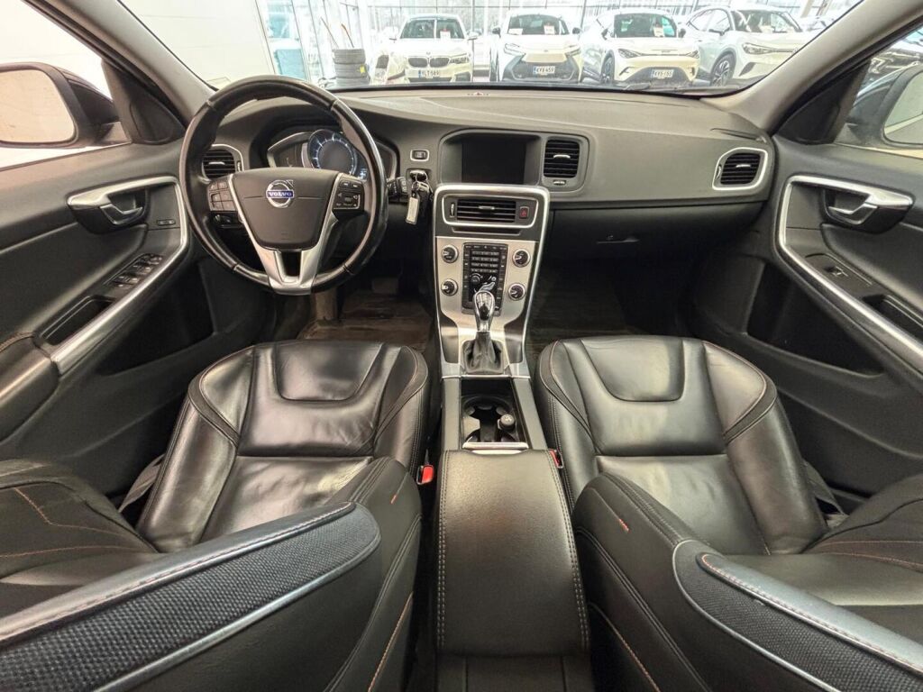 Volvo V60 2014 Musta