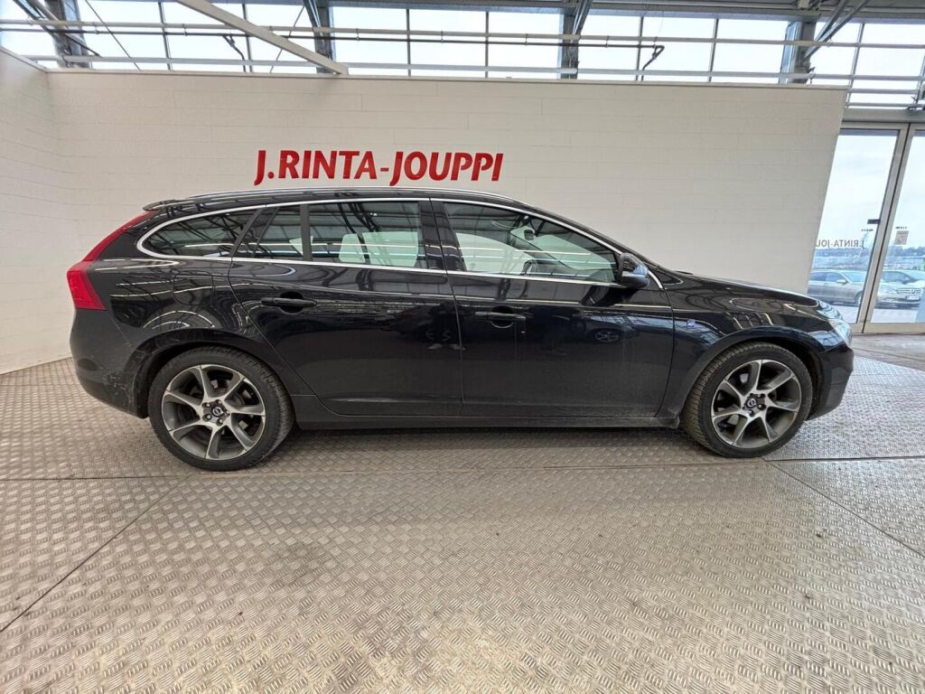 Volvo V60 2014 Musta