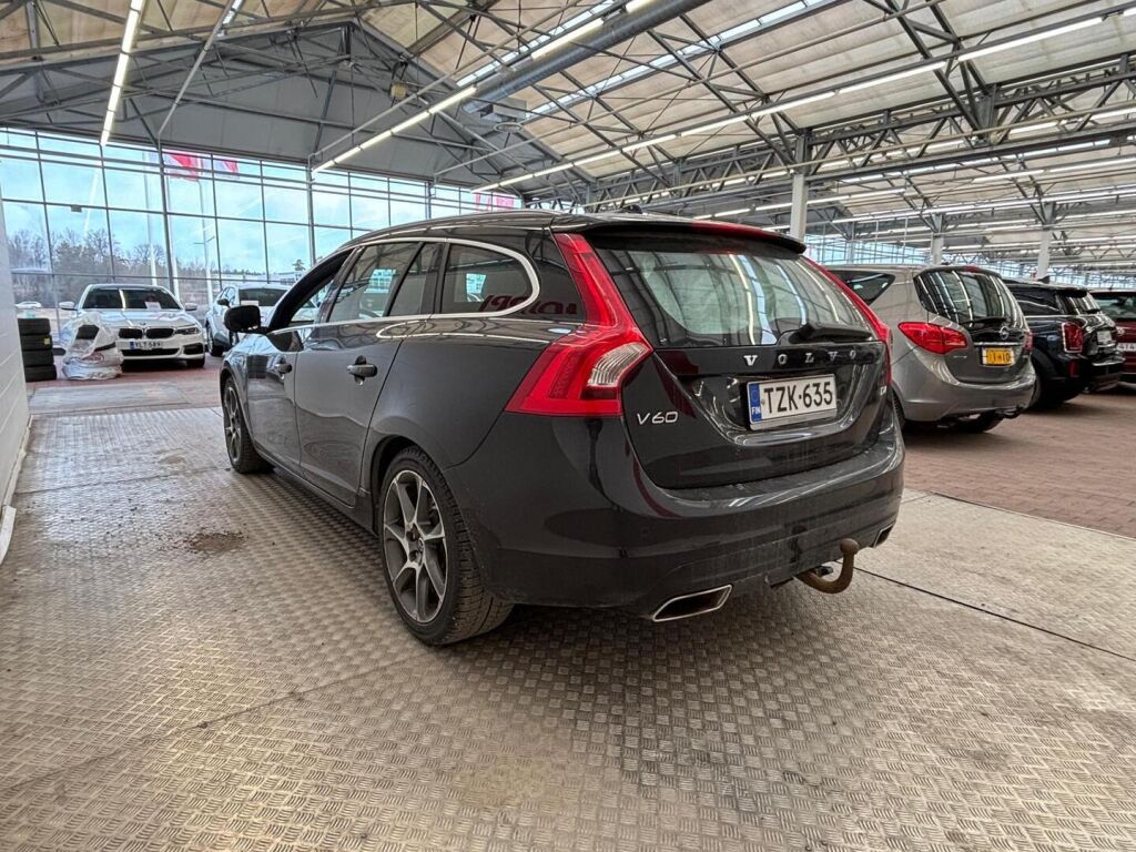Volvo V60 2014 Musta