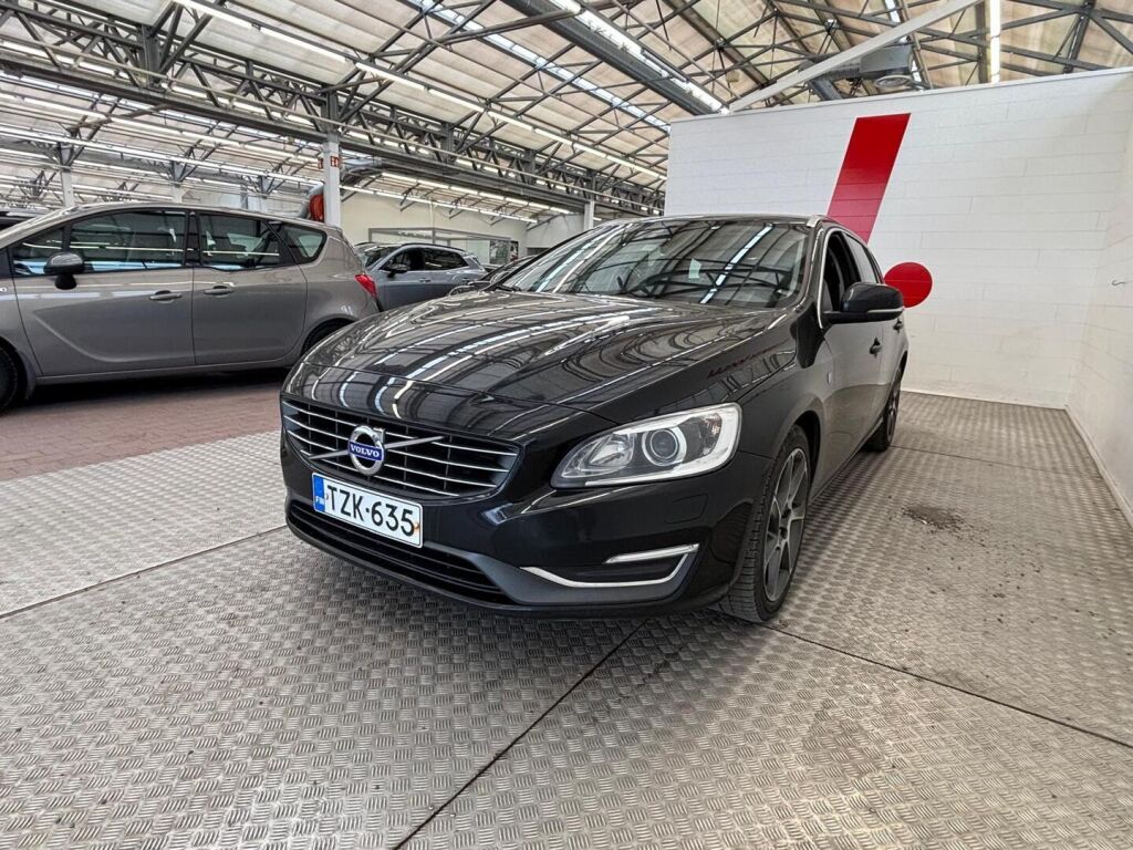 Volvo V60 2014 Musta