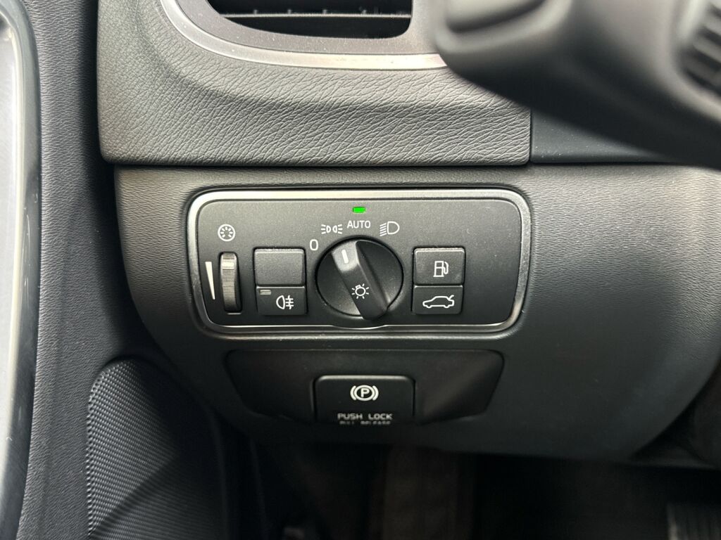 Volvo V60 2014 Musta
