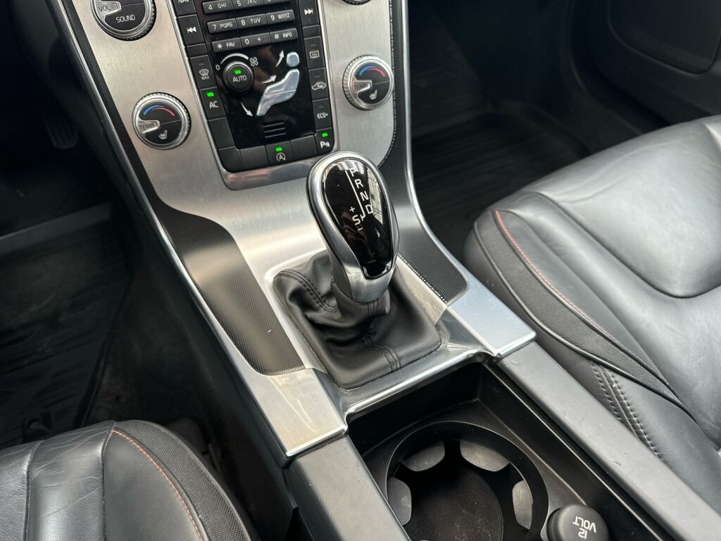 Volvo V60 2014 Musta