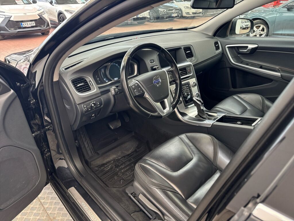 Volvo V60 2014 Musta