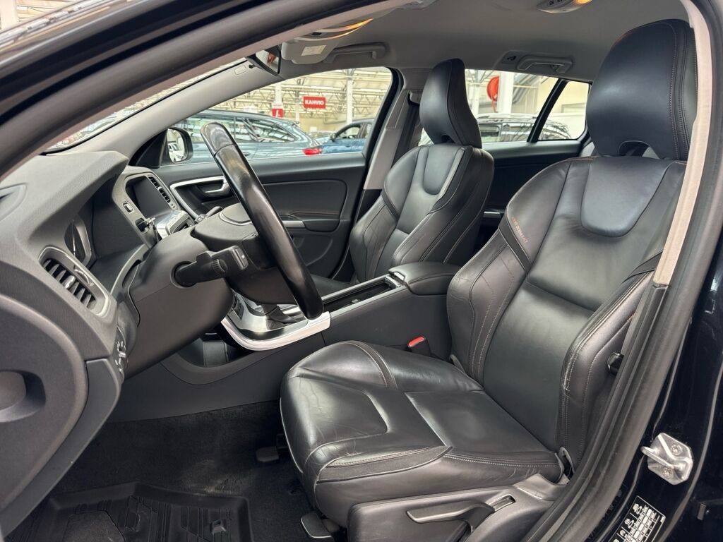 Volvo V60 2014 Musta
