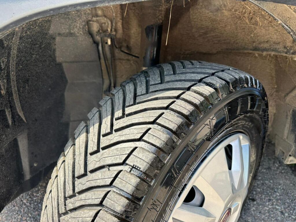 Adria Matrix Plus 670 SL 2015 Harmaa