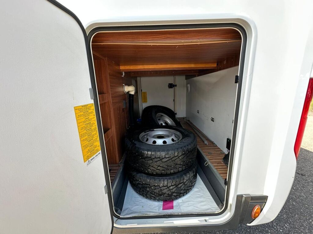 Adria Matrix Plus 670 SL 2015 Harmaa