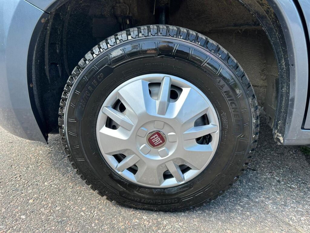 Adria Matrix Plus 670 SL 2015 Harmaa