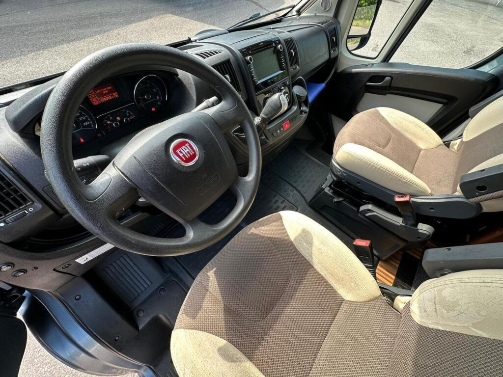 Adria Matrix Plus 670 SL 2015 Harmaa