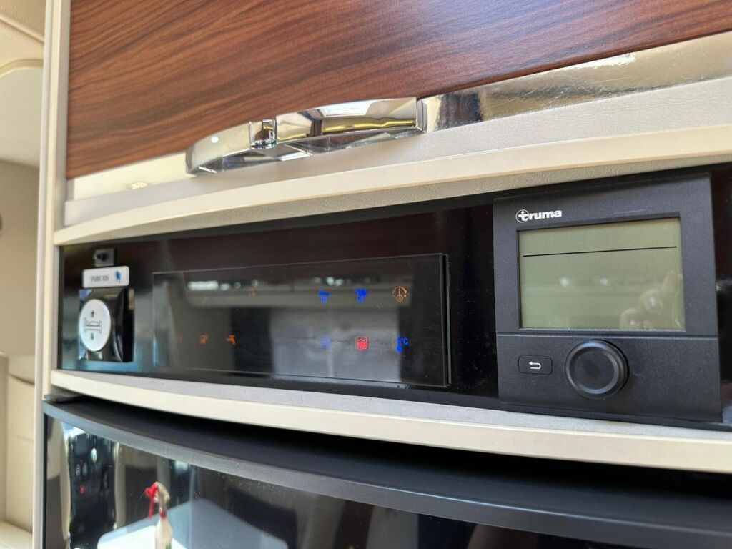 Adria Matrix Plus 670 SL 2015 Harmaa