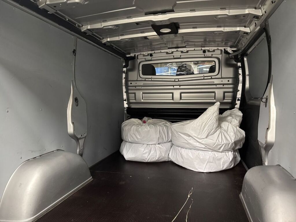 Opel Vivaro 2015 Harmaa