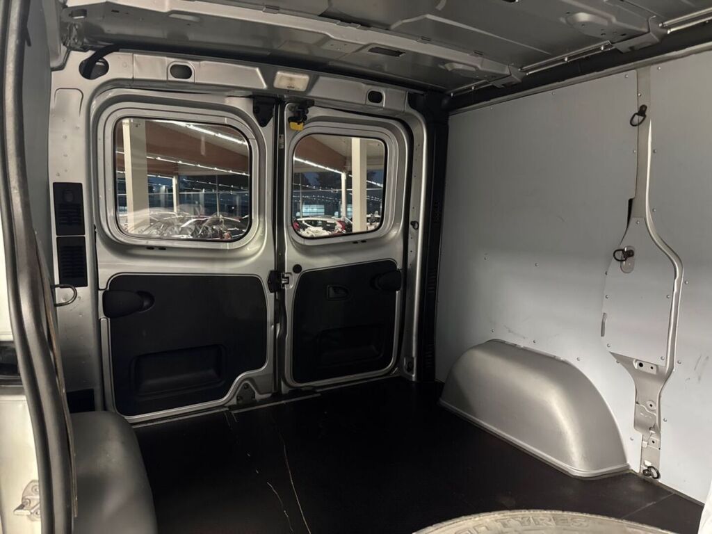 Opel Vivaro 2015 Harmaa