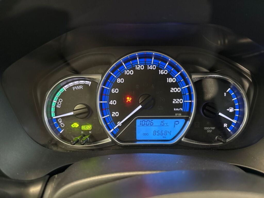 Toyota Yaris 2015 Ruskea (beige)