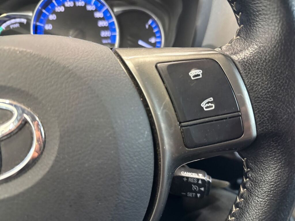 Toyota Yaris 2015 Ruskea (beige)