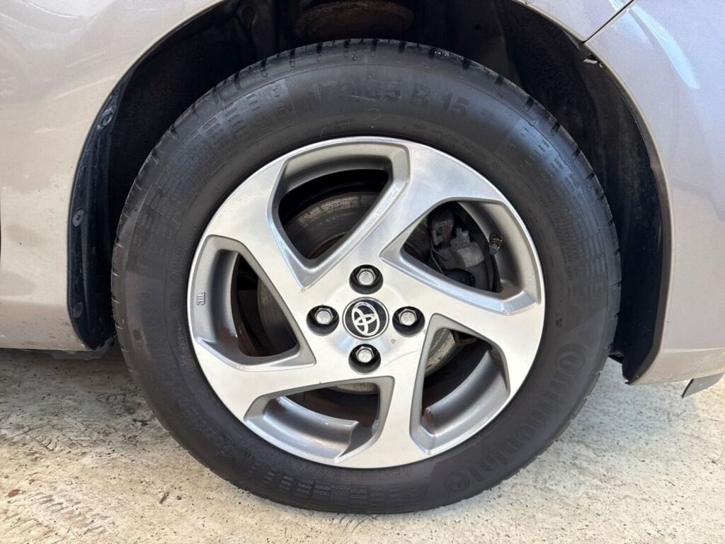Toyota Yaris 2015 Ruskea (beige)