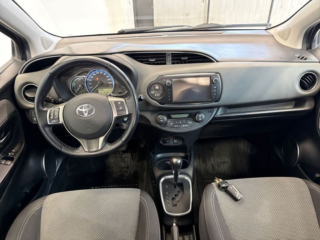 Toyota Yaris 2015 Ruskea (beige)