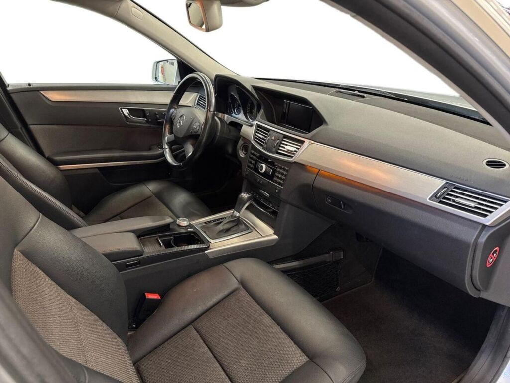 Mercedes-Benz E 2010 Harmaa