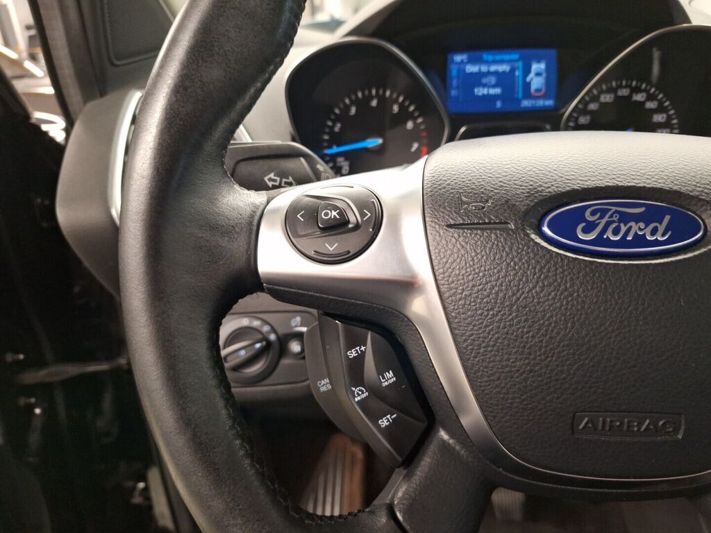 Ford Kuga 2015 Musta