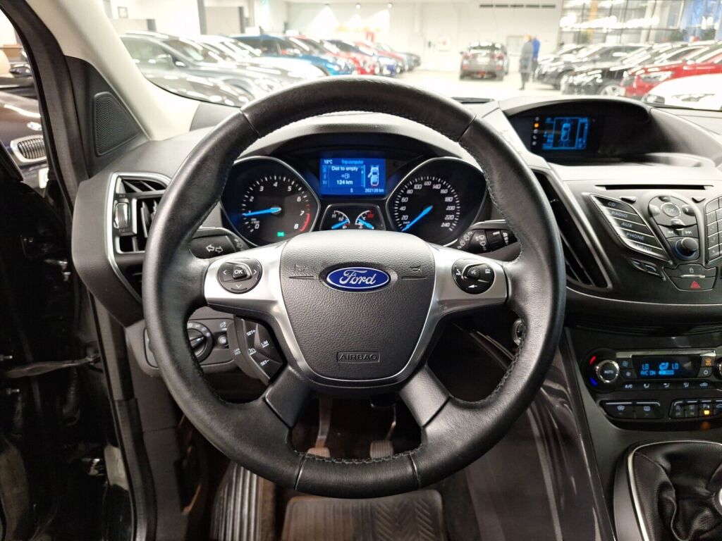 Ford Kuga 2015 Musta